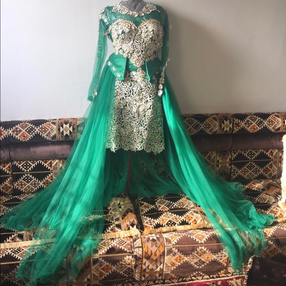 Elegent short emerald green prom dress with tail